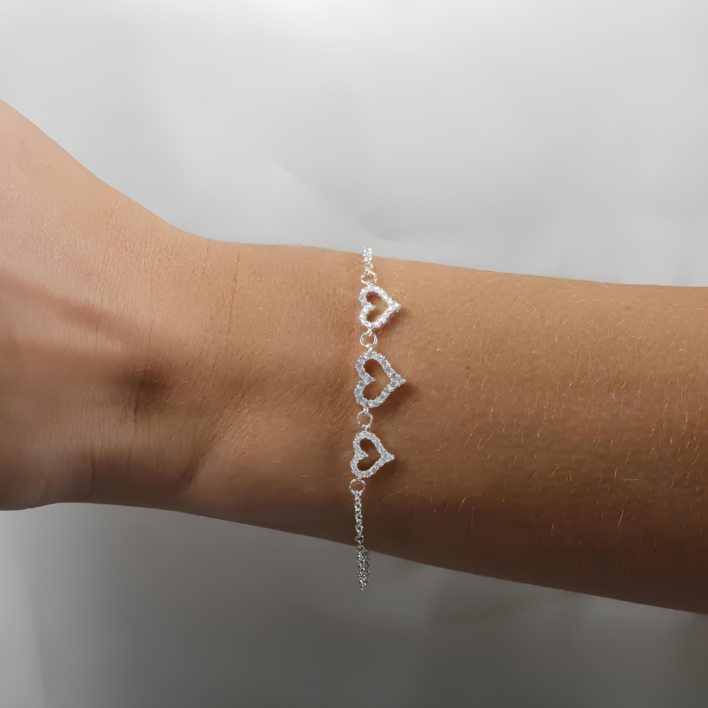 Pulseira de Prata 925 Três Corações Cravejado